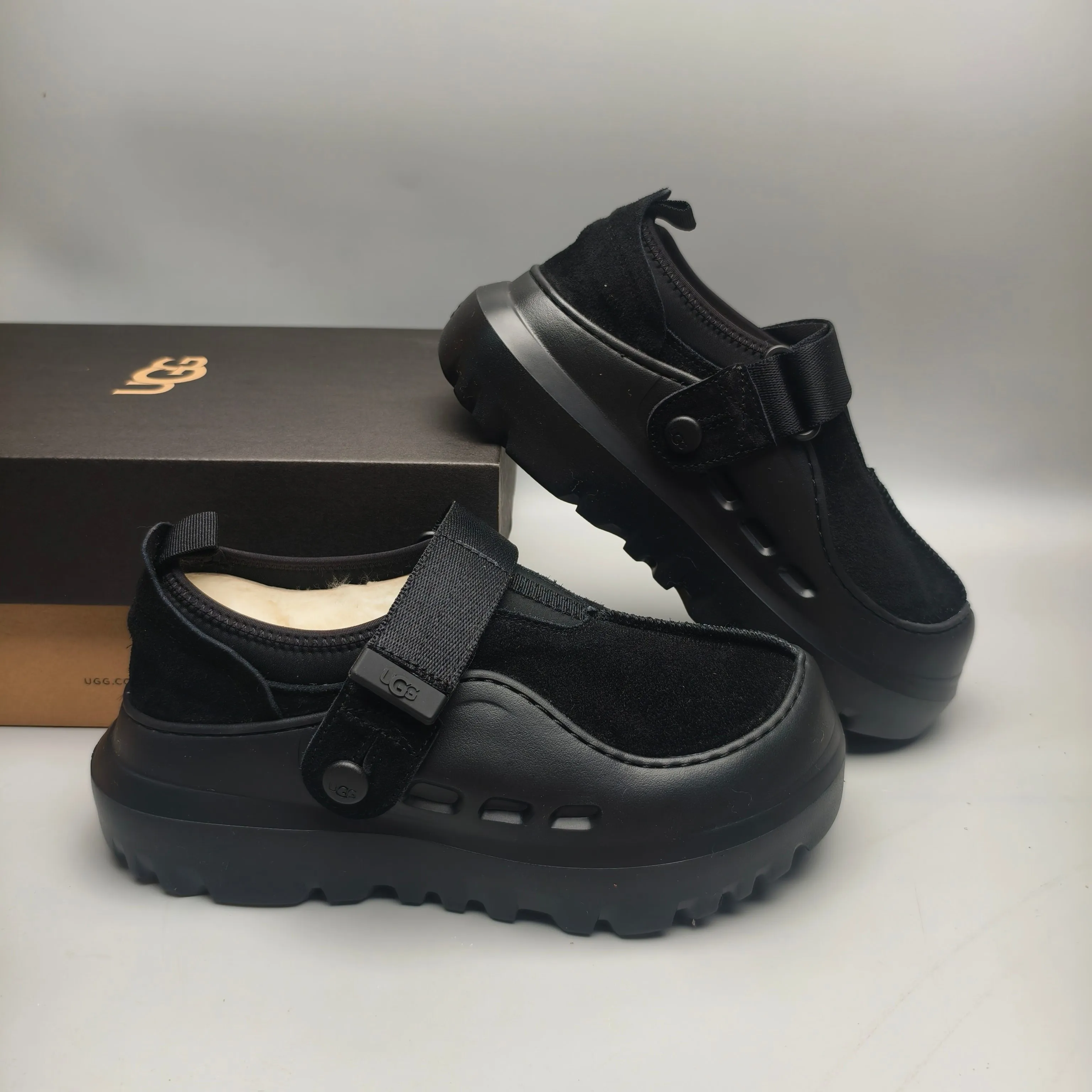 💰560 UGG sheepskin all-in-one snow boots 7550 one-legged casual men's and women's shoes Color: Maroon Black Green Matching sizes: 35-45